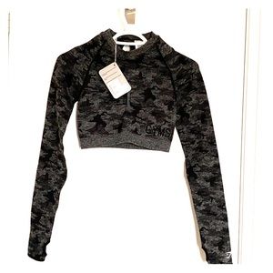 Long sleeve crop top